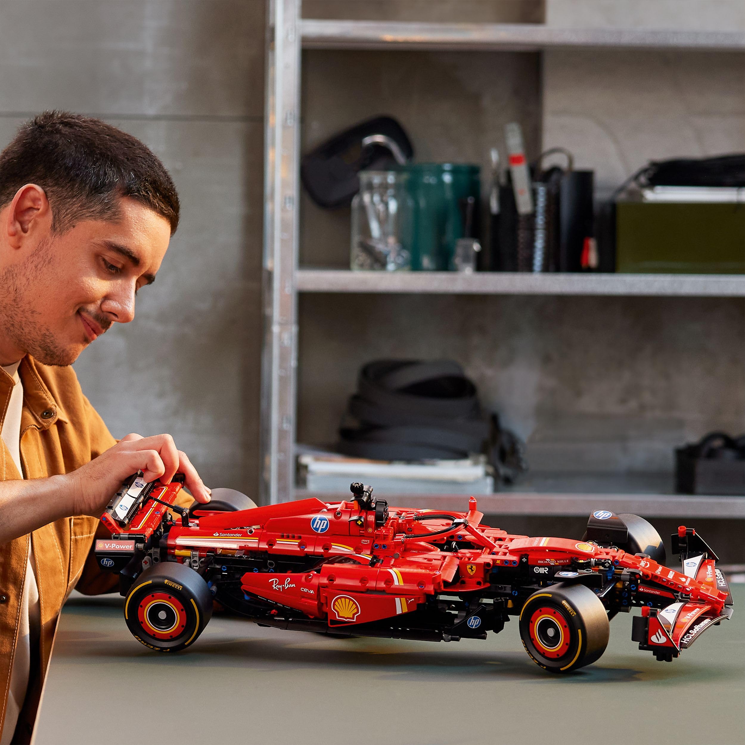LEGO Technic 42207 Ferrari SF-24 F1 Rennwagen – Modellauto im Maßstab 1:8 mit V6-Motor & Lenkung